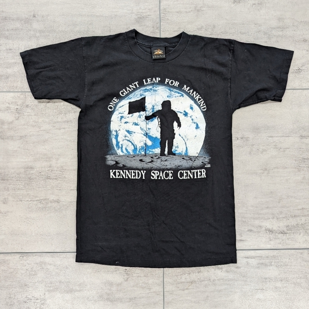 Vintage Kennedy Space Center NASA Black Single Stitch Graphic T-shirt Mediim